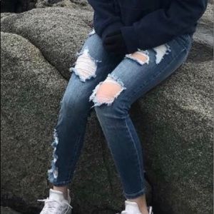 RIPPED JEANS